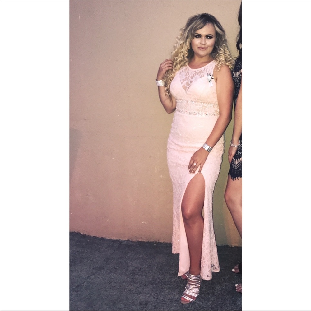 Formal Light Pink Lace Dress / Wedding / Homecoming / Formals (Size 5)